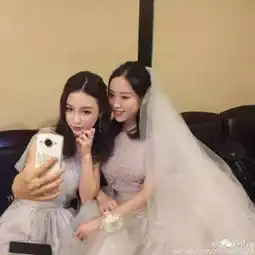 订婚雪梨昨晚与富二代摆宴钻戒竟是王思聪送过的同款