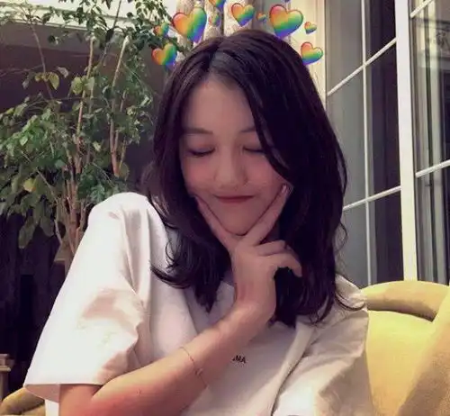 14岁李嫣拍露背照,如果你是她的家长,你会赞成吗
