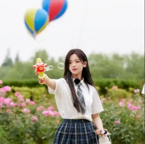听说大学生活很美好,杨超越学历低遭歧视,学历与素质不成正比