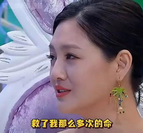 汪小菲抵台后独自一人淋雨散步,和大s纷争的结局让人破防