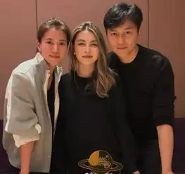 窦靖童为22岁的发小庆祝生日,连袁咏仪和张智霖都来捧场