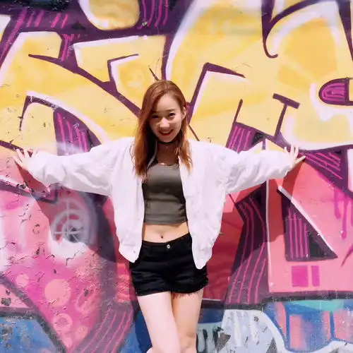 少女的衣橱蜜蜂少女队余穬脱口秀界最会说段子的少女偶像