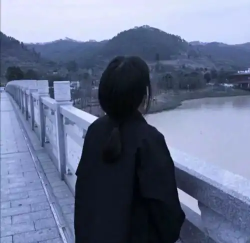氟西汀微丧女头你就做你自己吧,奇怪一点也没关系