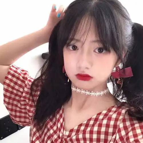 网易云从小觉得最厉害的人就是妈妈,不怕黑,什么都知道,做好吃的饭