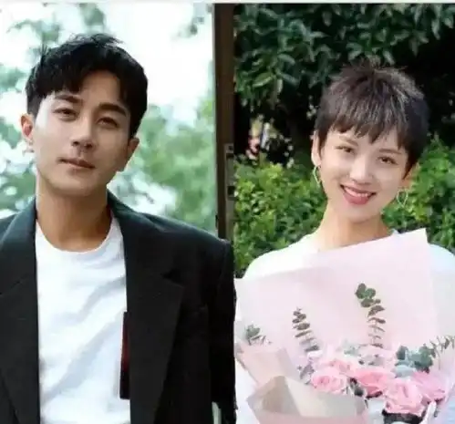 曝刘恺威李晓峰牵手做核酸,动作亲密恋情实锤,女方曾演杨幂闺蜜
