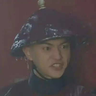搞笑的情侣头像一左一右两张独一无二奇葩情侣头像