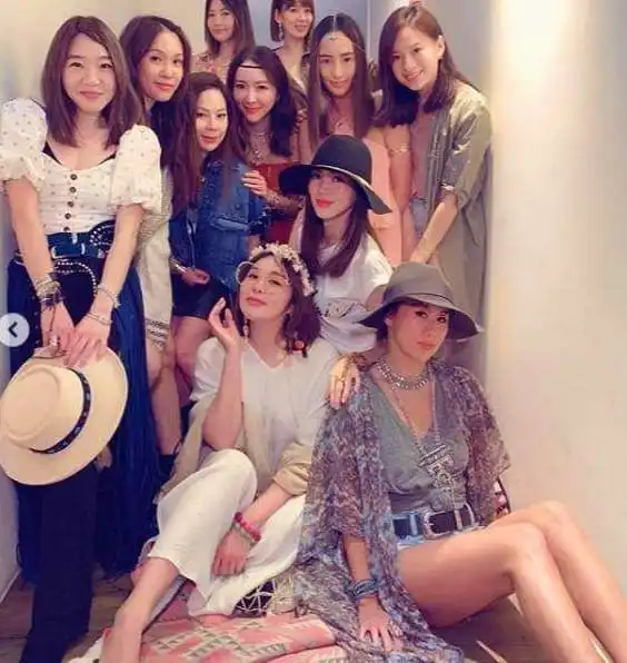 台湾名媛圈太小,侯佩岑与前任的老婆其母出轨对象的外甥女同玩
