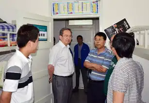学校领导检查开学前各项准备工作
