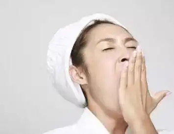 打哈欠竟可以醒脑打哈欠能给身体带来很多好处