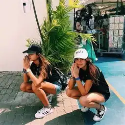 嫌闺蜜照拍得太没创意多的是比剪刀手好看的姿势