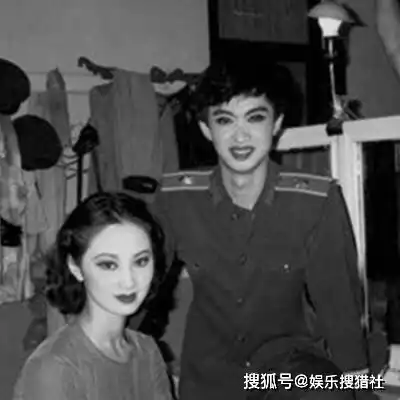 金星未变性前陷入三角恋成为女人后居然与前妻成为闺蜜,离婚时还非常高兴