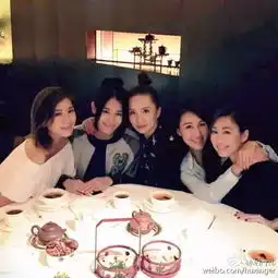 她曾是最丑港姐,深爱他八年却被抛弃,如今遇到真爱被宠成女王,这才是爱情