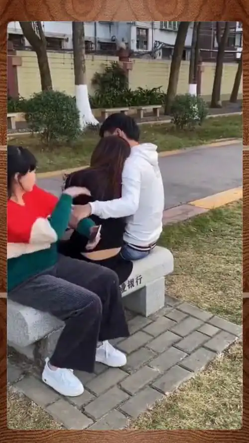 别因爱情失去朋友,毕竟友情更长久,爱我请离我闺蜜远点