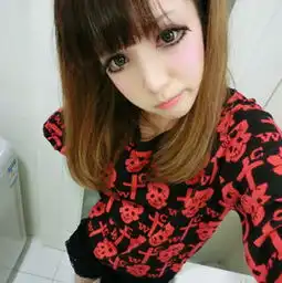 求一组同一个女生的图片