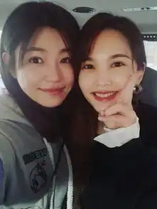 杨丞琳晒与陈妍希聚餐照,贴脸嘟嘴卖萌,两个安徽媳妇闺蜜情深