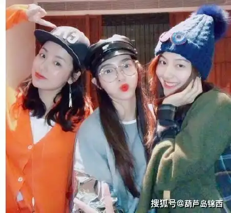 唐嫣与闺蜜昔日聚会超活泼,罗晋老婆嘟嘴比v,王冠吕一甘当陪衬
