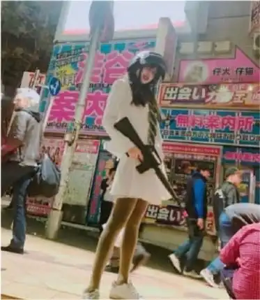 杨颖万圣节扎双马尾穿洛丽塔,不但如此还戴三级头cos绝地求生