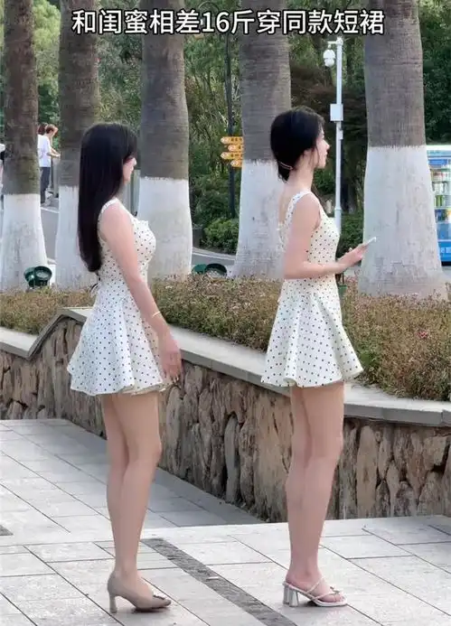 女子和闺蜜穿同款连衣裙,相差16斤风格大不同,网友我选左边的