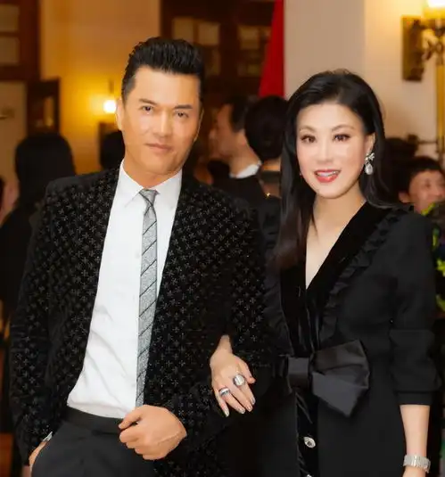 贵州富婆杨小娟嫁三婚演员吕良伟,婚后生一子,幸福美满
