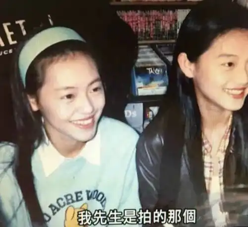 今秋美skr人的闺蜜穿搭指南,郑氏姐妹亲身示范什么是行走的人间gucci