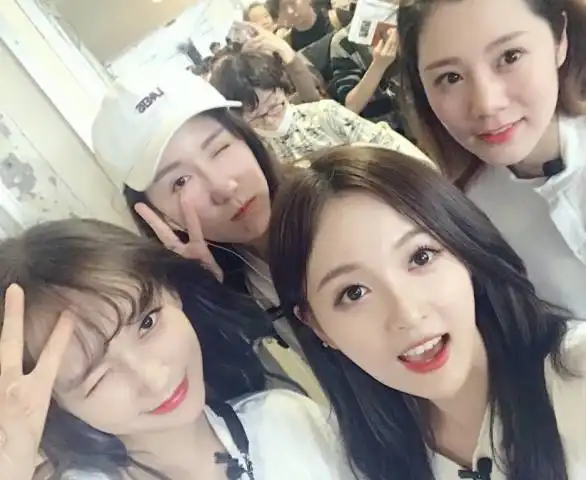 闺蜜的完美旅行程潇吴宣仪放飞自我,开启小女生嗨玩模式