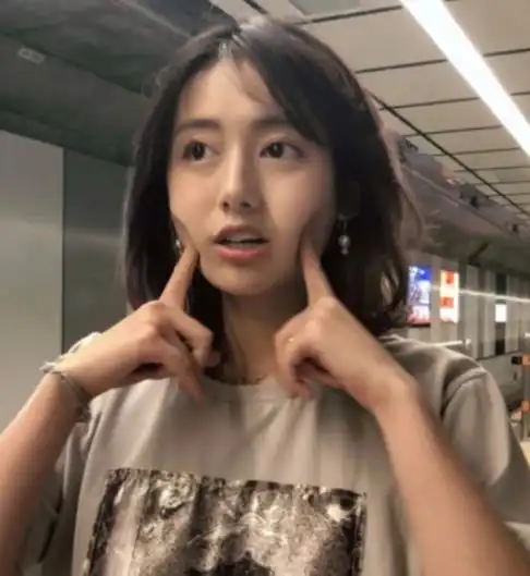 30岁李诞,隐瞒了一年的娇妻真人长啥样关了美颜,美成初恋