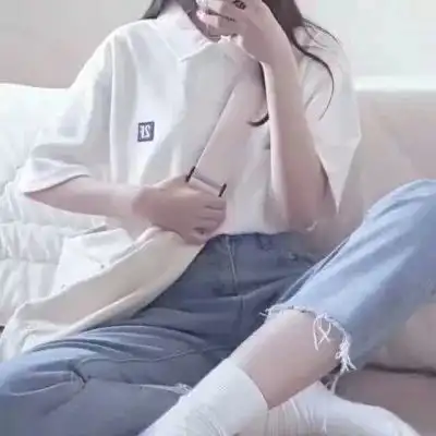 微信头像女生无头半身控,比较清纯学院风的学生