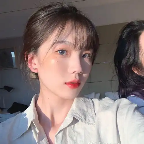 闺蜜头像看了会回忆起以前的快乐时光