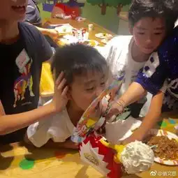 张柏芝周末过母亲节,有闺蜜和俩小情人相陪超开心