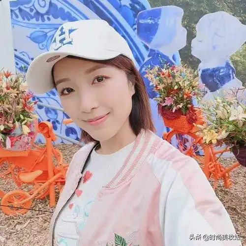 李泽楷与小26岁女友现身,郭嘉文蕾丝连衣裙,气质不输豪门阔太