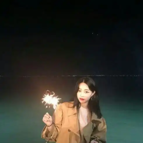 网易云催泪热评世界上最扯的一句话,就是时间会冲淡一切
