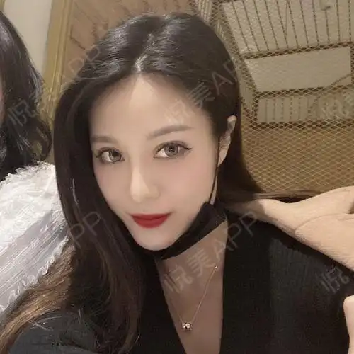 今天和闺蜜去逛街,我们在商场有抓娃娃,她6个,我5个...垫鼻尖悦美整形