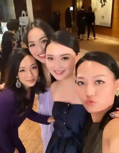 最好命千金父亲濒临破产前,她嫁最帅富二代,日子过得更好了