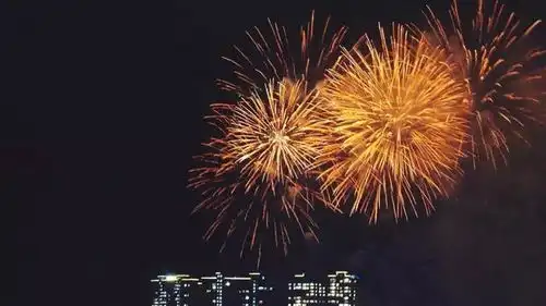 星势力之星春驾到谭咏雯你知道海边放的烟花有多美吗