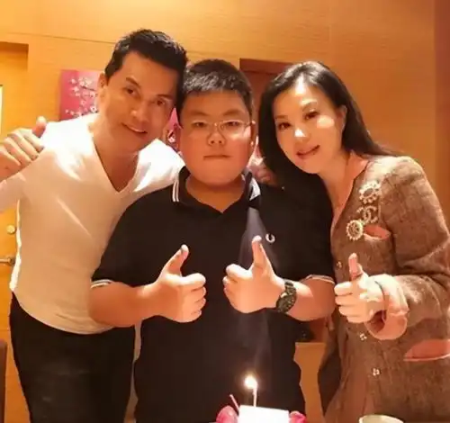 吕良伟三婚迎娶贵州富婆杨小娟,47岁生一子,现如今他近况如何