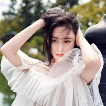 张馨予钟爱花仙裙,一袭紫衣仙气撩人,赵丽颖更是带火了花仙裙