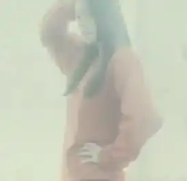 阳光姐妹淘里秀智红色毛衣的同款拜托了