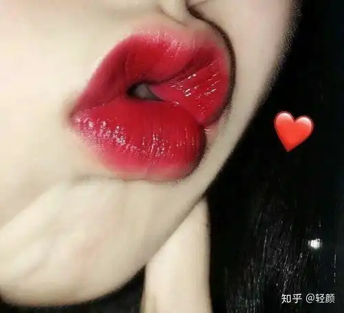 有什么情侣间聊天用的甜甜的表情包吗