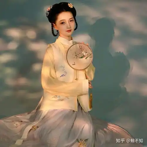 想给闺蜜买一套汉服,求推荐