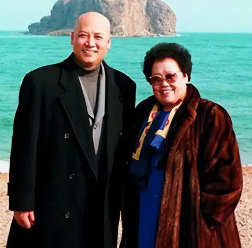 唐僧迟重瑞嫁给富婆32年,一生无儿女,如今过得怎么样了