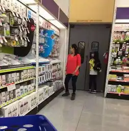 章子怡带小苹果逛商场超市,这些细节看出章子怡究竟对继女如何