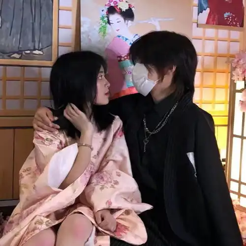最差劲的那段日子里都是一个人情侣头像