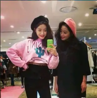 好看的女生生活随手拍我怕光请别靠近我