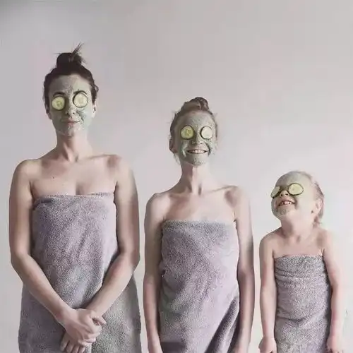 母女三人凭借一组照片爆红ins,网友直呼又来骗我们生女儿