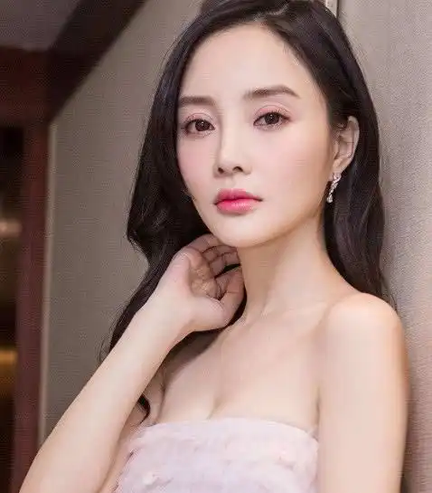李小璐晒闺蜜照,两人同框像是一个人,网友确定不是亲姐妹