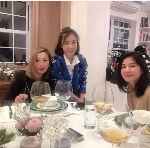 娱记出身,却与郑秀文钟楚红是闺蜜,击败情敌嫁豪门坐拥百亿资产
