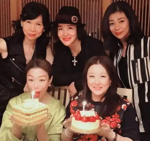 同样嫁入豪门,郭晶晶和伏明霞婚后生活差距咋就这么大