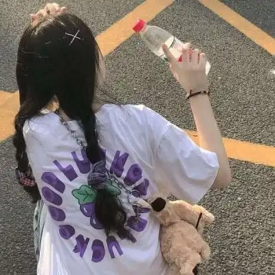网易云失恋,拉着闺蜜喝酒,喝到一半叫来闺蜜男友一起喝,结果