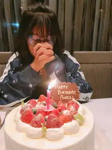 组图贾静雯为梧桐妹庆生晒合照两人同款发型母女装似姐妹
