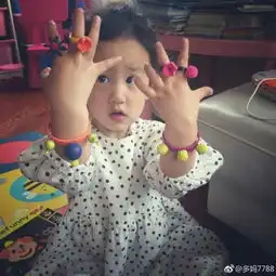 多多妹妹与小闺蜜涂指甲油黄磊老婆感慨天性